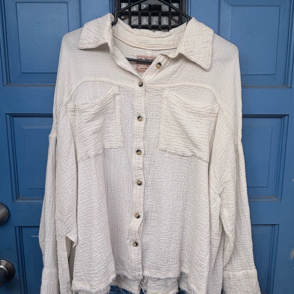 We The Free Free People XS Cream Colored Shirt With Frayed Hem And Side Slits